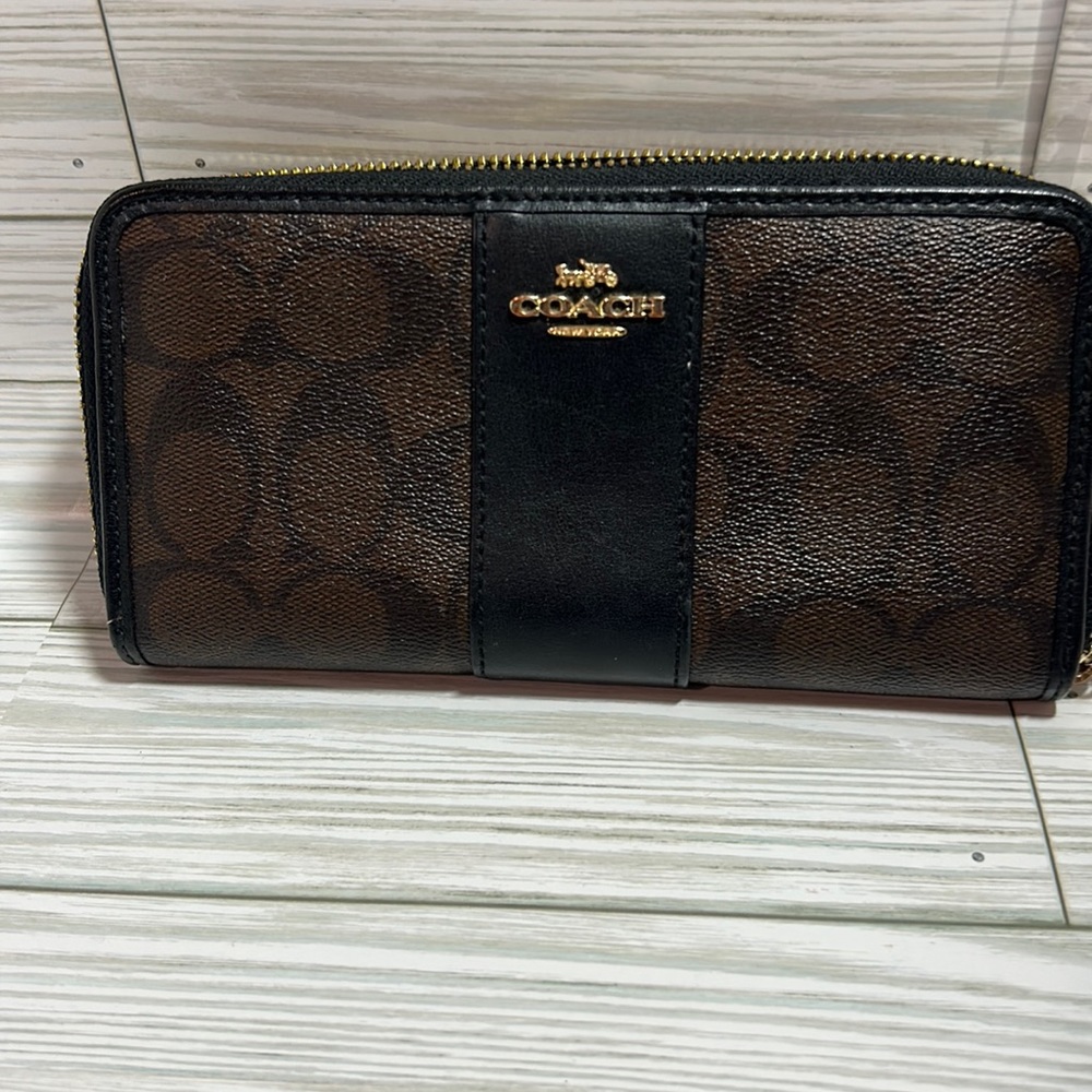 Coach] Signature PVC Leather Accordion Zip Around Wallet F54630 Brown/Black
